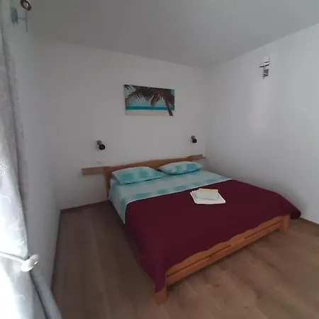 Apartment Mate *